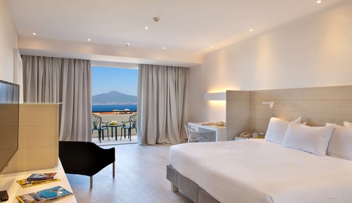 Deluxe Room, 1 King Bed, Sea View