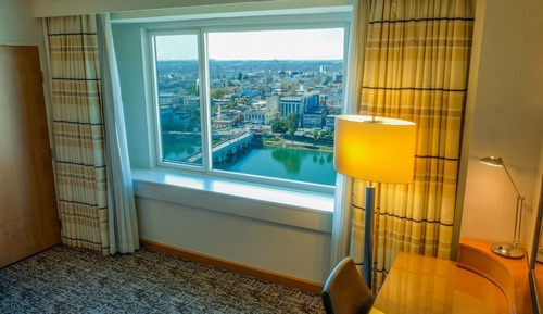 Room, 1 King Bed, River View
