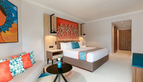 Deluxe Room, 1 King Bed, Partial Ocean View (1 king bed)