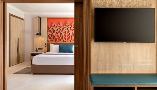 Family Suite, 1 King Bed with Sofa bed (Preferred Club)