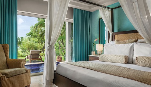 Club Suite, 1 King Bed, Oceanfront (Preferred)