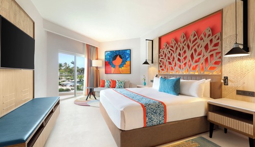Club Room, 1 King Bed, Partial Ocean View (Preferred)