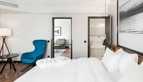 Junior Suite, 1 King Bed with Sofa bed