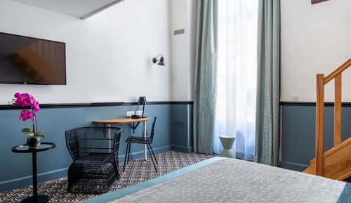 Duplex - Complimentary soft minibar, courtesy tray, Chromecast  and digital press