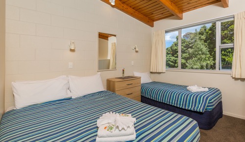 Apartment, 2 Bedrooms, Poolside (2 x Queens)