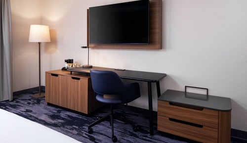 Basic Room, 1 King Bed (Mobility/Hearing Access, Roll-In Shwr)