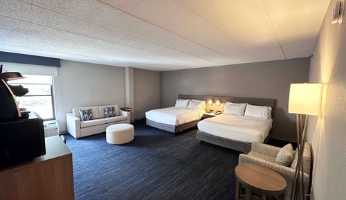 Family Suite, 2 Queen Beds, Non Smoking