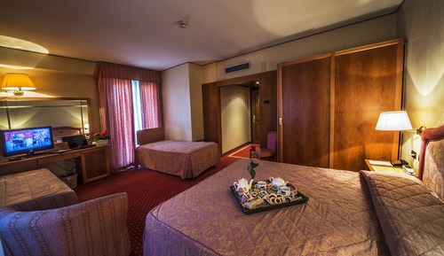 Family Room (Quadruple)