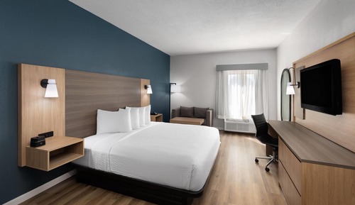 Deluxe Studio Suite, 1 King Bed, Non Smoking, Jetted Tub