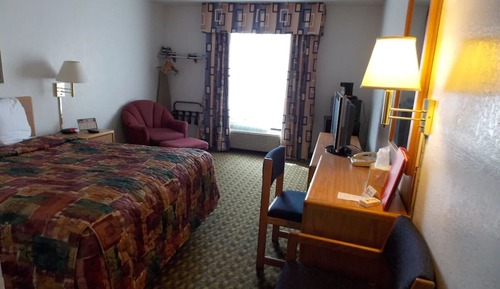 1 QUEEN BED NON-SMOKING
