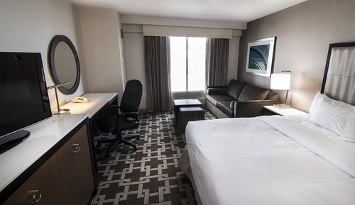 Room, 1 King Bed, Jetted Tub (Canadian/US Fallsview)