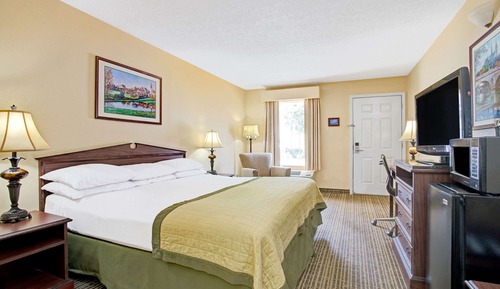 Standard Room, 1 King Bed, Non Smoking