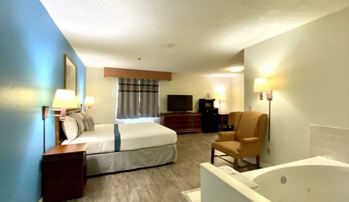 Suite, 1 King Bed, Non Smoking, Hot Tub
