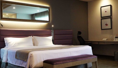 Standard Room, 1 King Bed