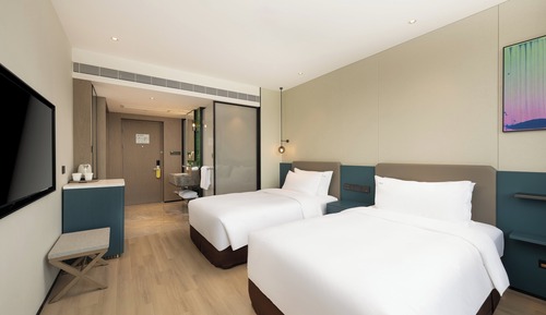 Standard Room, 2 Twin Beds (East Wing)