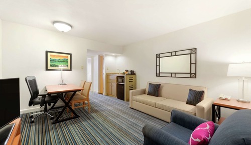 Suite, 1 King Bed, Partial Ocean View