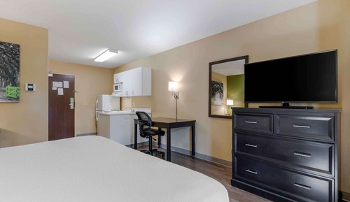 Deluxe Studio, 1 Queen Bed with Sofa bed, Non Smoking