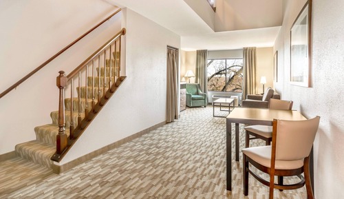Suite, 1 King Bed with Sofa bed, Non Smoking