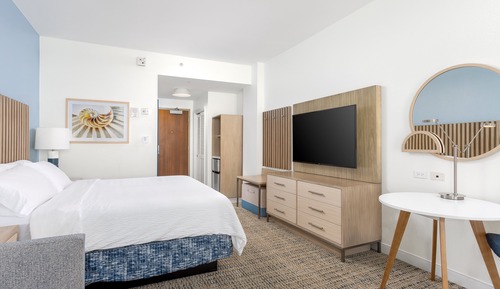 Standard Room, 1 King Bed, Pool View
