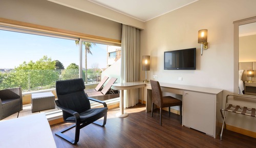 Deluxe Room, 1 Double Bed, Non Smoking, Pool View
