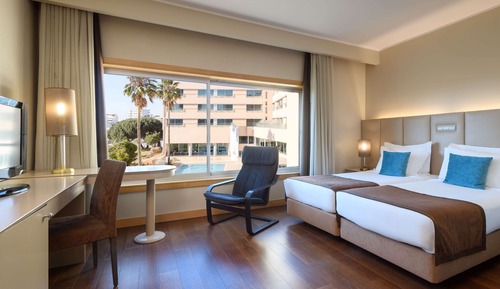 Deluxe Room, 2 Twin Beds, Non Smoking, Pool View