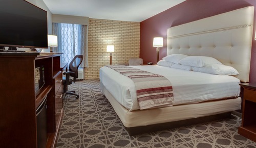 Deluxe Room, 1 King Bed, Refrigerator & Microwave (Upper Floor)