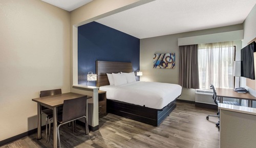 Suite, 1 Queen Bed, Non Smoking (Efficiency)
