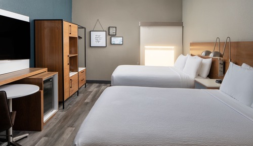 Suite, 2 Queen Beds (Mobility/Hearing Accessible, Tub)