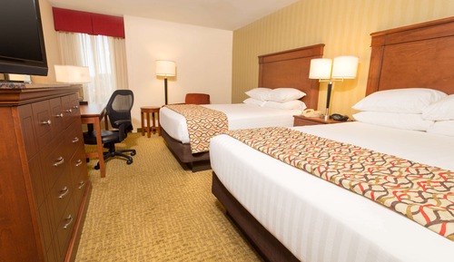 Deluxe Room, 2 Queen Beds, Accessible, Refrigerator & Microwave (Tub, Upper Floor)