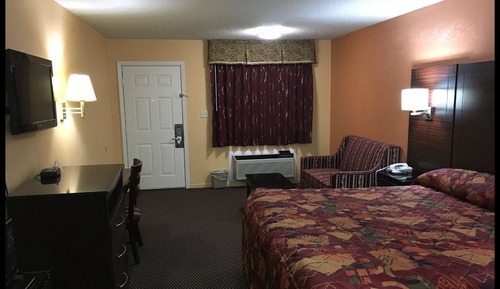 Classic Room, 1 King Bed, Smoking