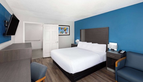 Deluxe Room, 1 King Bed, Accessible, Non Smoking (Mobility)