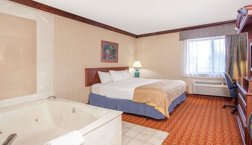 Deluxe Studio Suite, 1 King Bed, Non Smoking