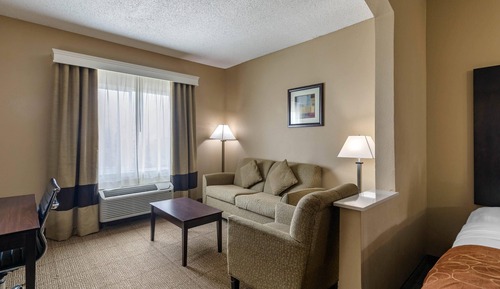 SUITE, 2 QUEEN BEDS. NON SMOKING