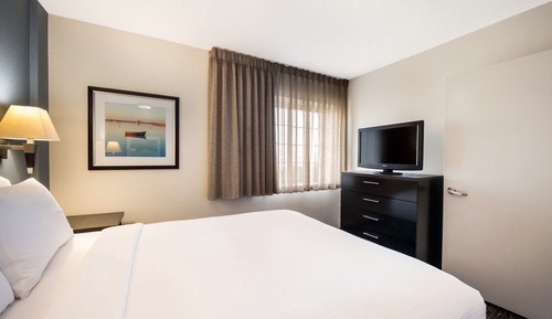 Suite, 1 Queen Bed with Sofa bed (One Bedroom)