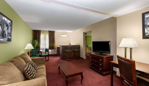 Suite, 1 King Bed, Non Smoking, Jetted Tub (Pool Area)