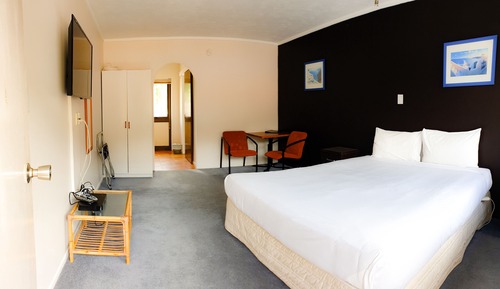 Studio, 1 King Bed (Upstairs)