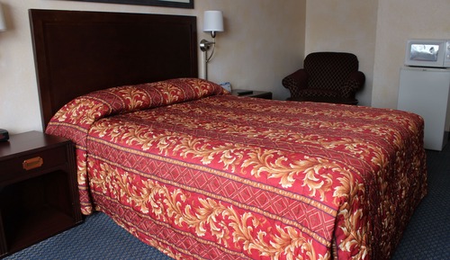 Standard Room, 1 Queen Bed