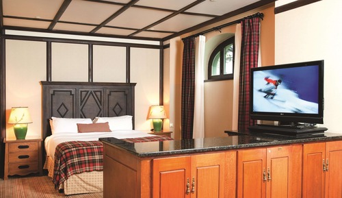 Deluxe Jacuzzi Suite, 1 King Bed with sofa bed , Jetted Tub