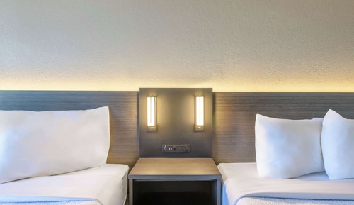 Standard Suite, 2 Queen Beds, Non Smoking