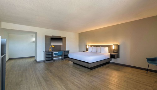 Standard Suite, 1 King Bed, Non Smoking