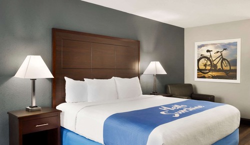 Standard Room, 1 King Bed