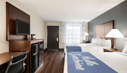 Room, 2 Queen Beds, Smoking