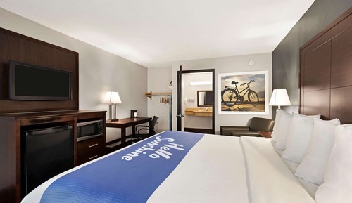 Room, 1 King Bed, Smoking