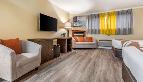 Exterior Room, 1 King Bed Suite with Sofa Bed, Non Smoking