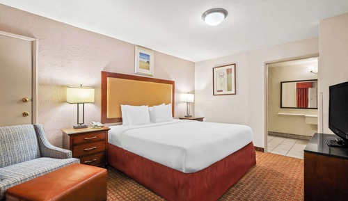 Standard Room, 1 King Bed, Accessible, Non Smoking