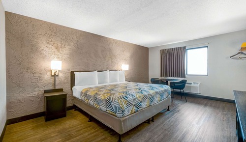 Standard Room, 1 Queen Bed, Non Smoking