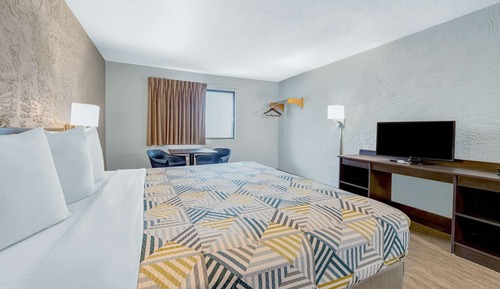 Premium Room, 1 King Bed, Non Smoking, Refrigerator
