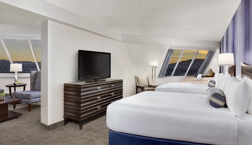 Pyramid Two Queen Corner Suite