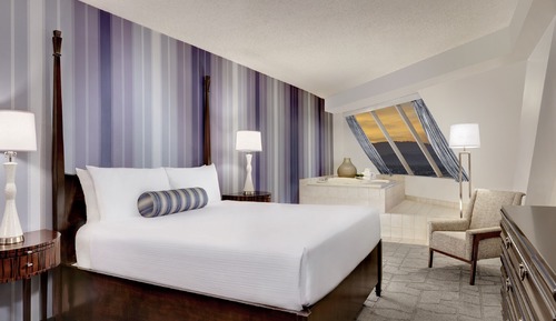 Pyramid King Corner Suite
