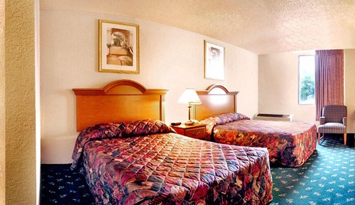 Room, Mobility Accessible, Non Smoking (2 Double Beds, Roll-in Shower)